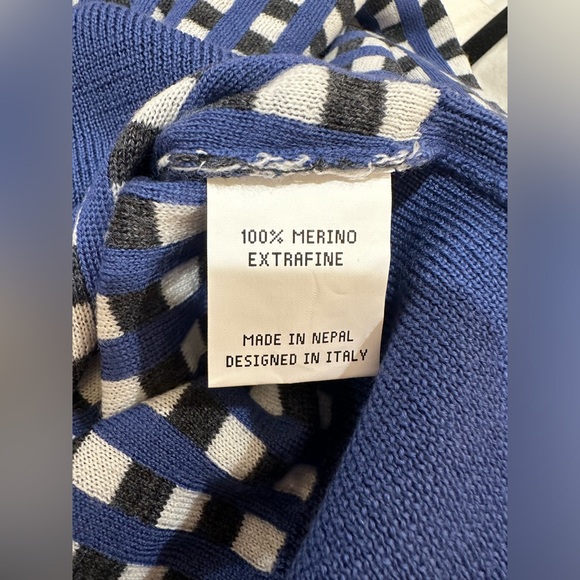 Happy Sheep NWT Size Medium blue Square and cream V neck super soft - Picture 3 of 8